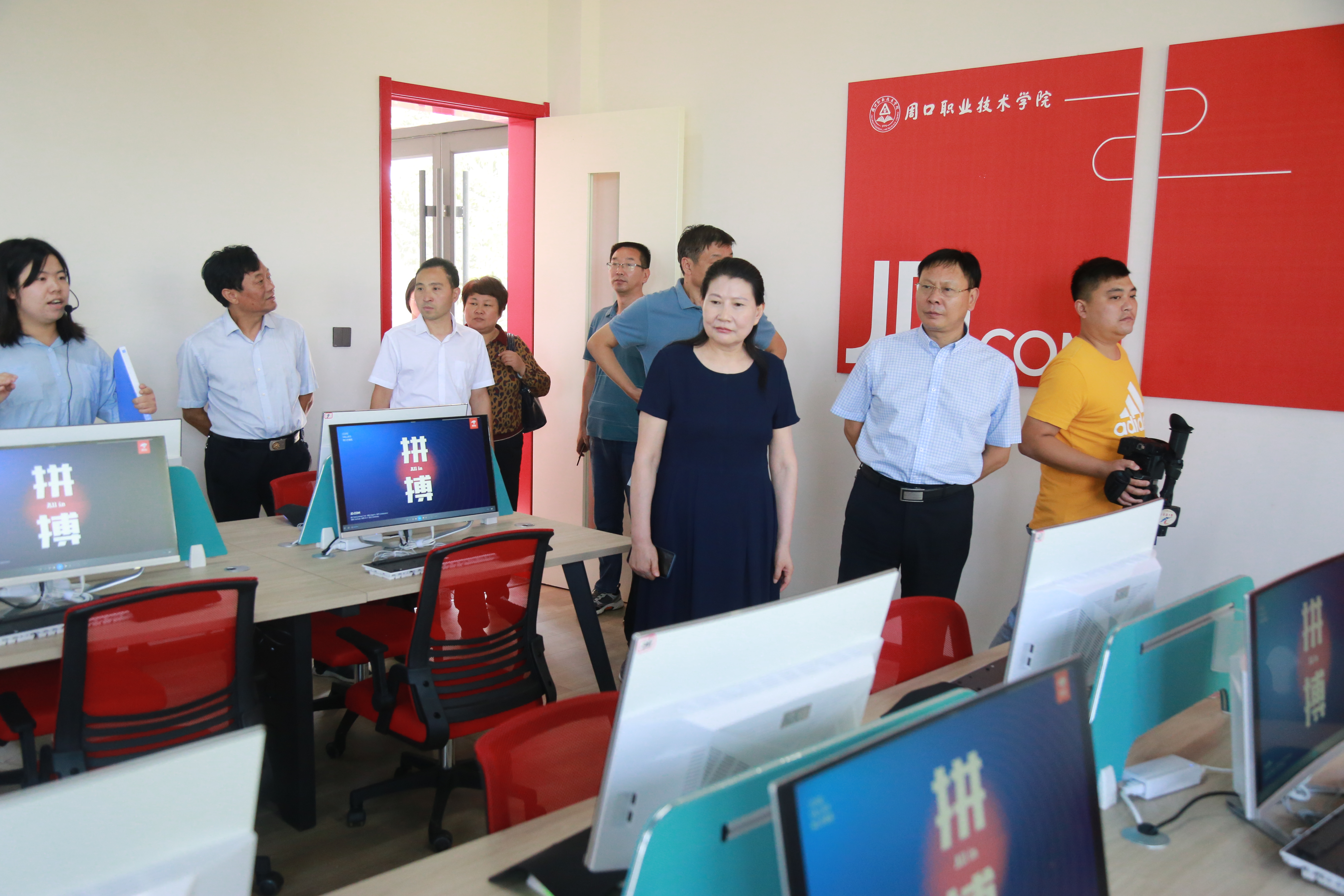 周口市政协副主席李海燕一行莅临我校调研指导工作