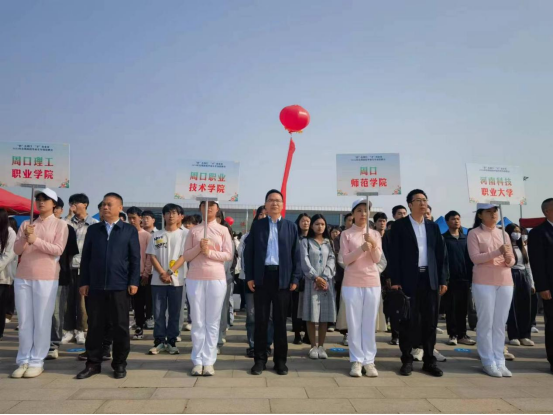 周口女子职专王校长图片